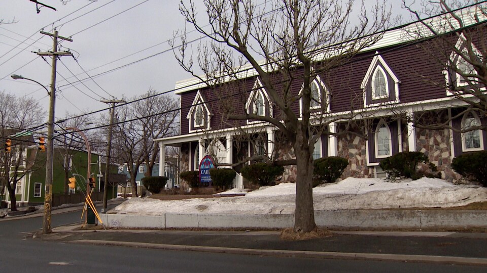 La maison funéraire Caul sur la rue Lemarchant à St-Jean.