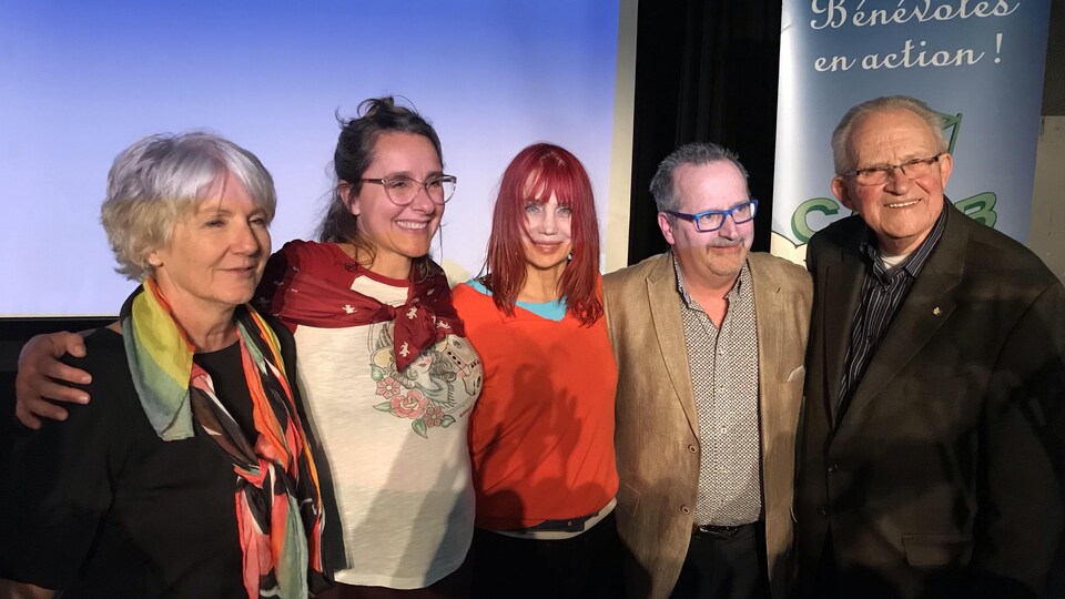 De gauche à droite: Diane Lemay du Centre d'action bénévole de Grand-Mère, Christelle Bogosta, chargée projet de la Fondation Maison Gilles-Carle, Réjean Veillette, organisateur communautaire du CIUSSS-MCQ et Michel Béliveau du comité provisoire de la Maison Gilles-Carle de Shawinigan.