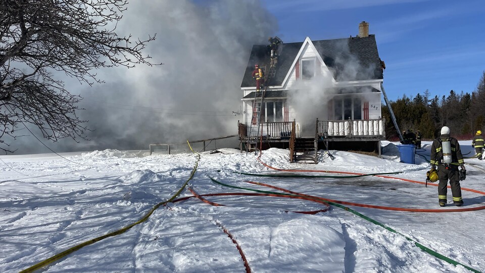 Une maison rasée par un incendie à Bonaventure RadioCanada.ca