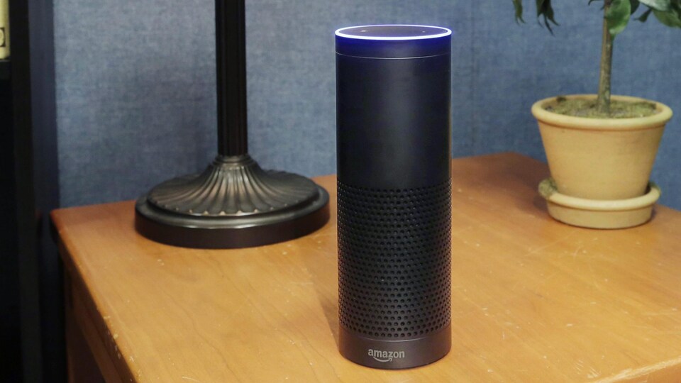 L’enceinte Echo d’Amazon, qui abrite l’assistant à commande vocale « Alexa » 