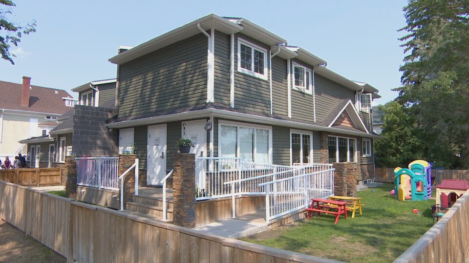 Une maison pour accueillir des jeunes.