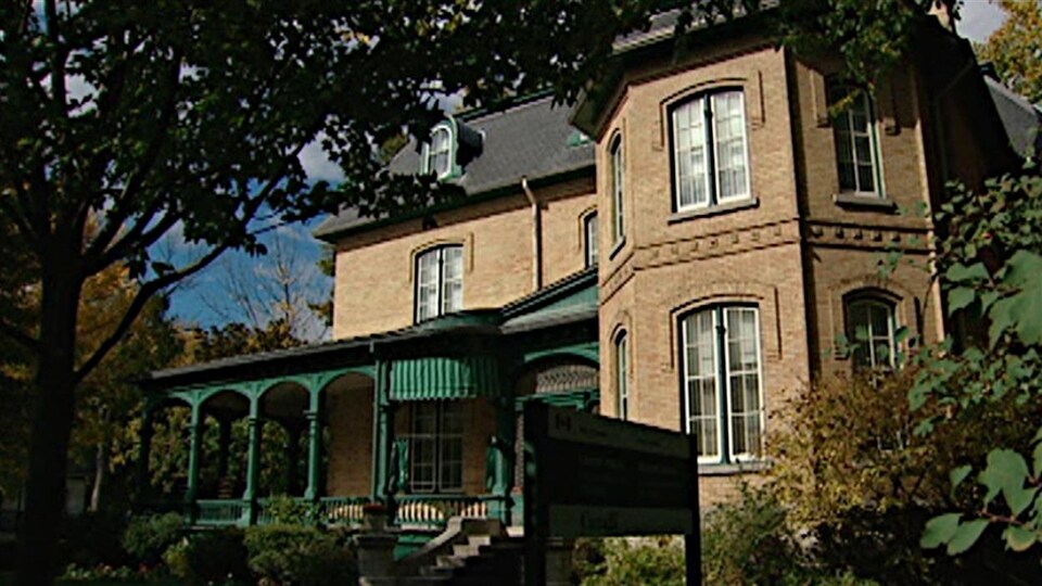Lieu historique national de la Maison-Laurier, ancienne résidence de deux premiers ministres du Canada : Sir Wilfrid Laurier et William Lyon Mackenzie King.