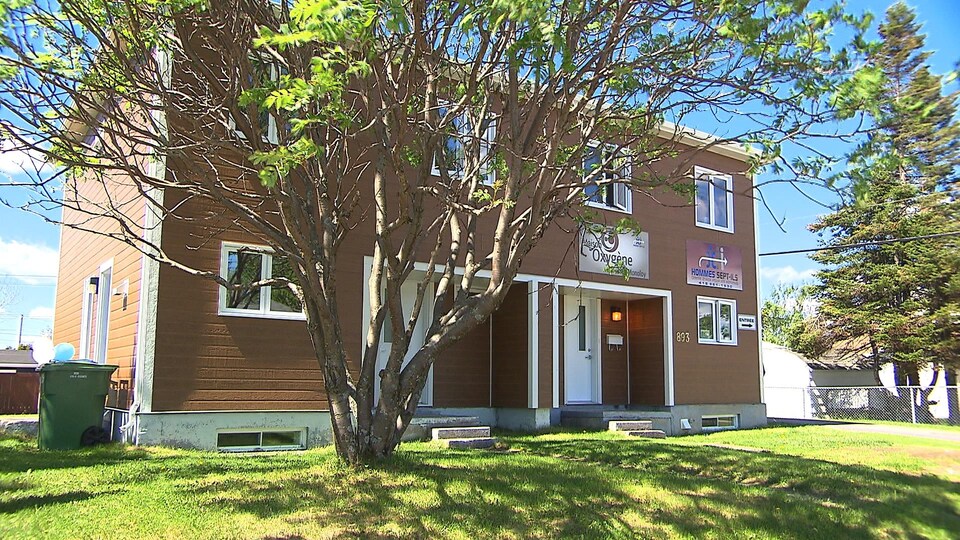 La devanture de la Maison Oxygène Jack Monoloy, à Sept-Îles, qui accueille des hommes en difficulté et leurs enfants.