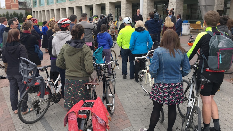 Mort d'un cycliste à Ottawa la police demande l'aide du public pour