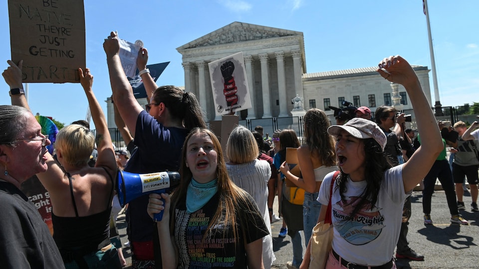 Manifestation devant la Cour suprême des États-Unis à Washington.