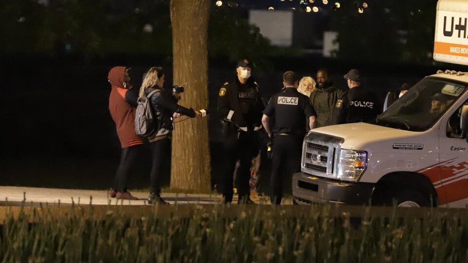 Une dernière manifestation contre le couvre-feu a lieu hier soir à Québec, à quelques heures de sa levée. 