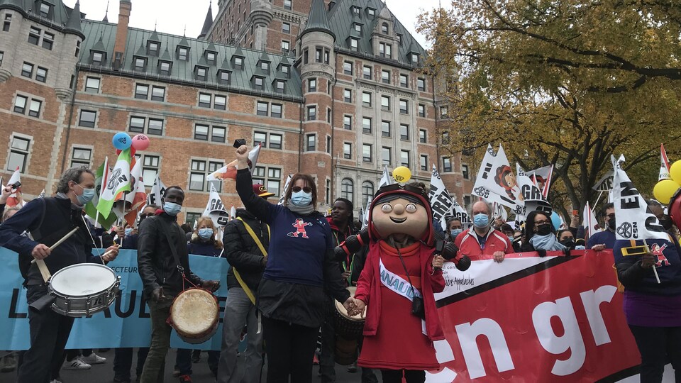 Des employées de CPE ont marché dans les rues de Québec.