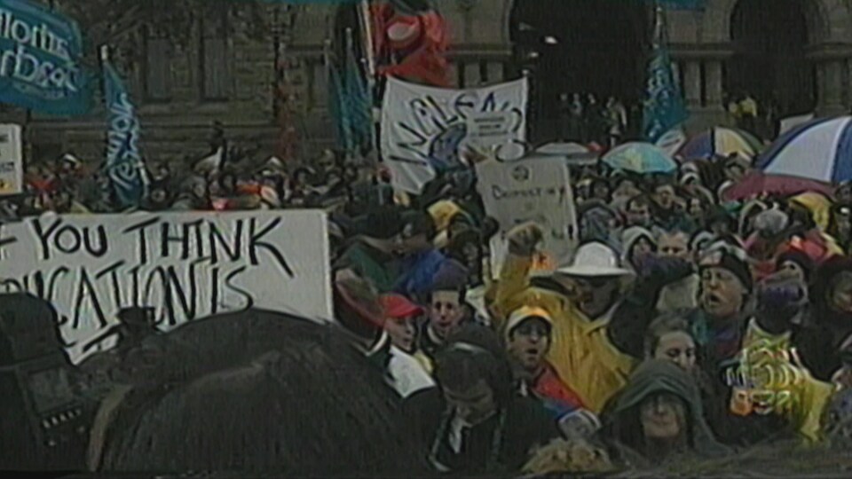 Manifestation du 27 octobre 1997 devant Queen's Park.