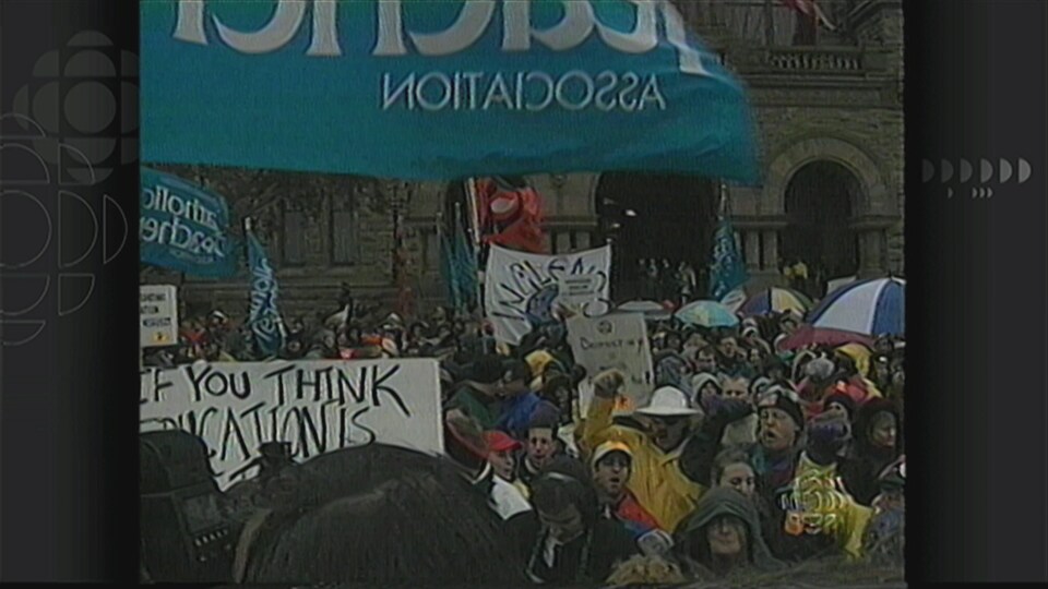 Manifestation du u 27 octobre 1997 devant Queen's Park.