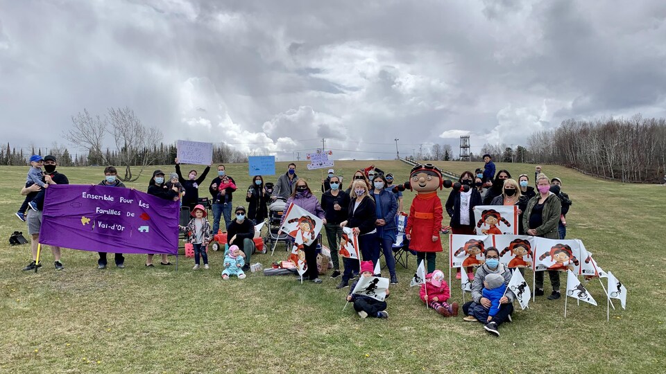 Plusieurs familles ont participé à la manifestation qui a eu lieu à Val-d'Or.