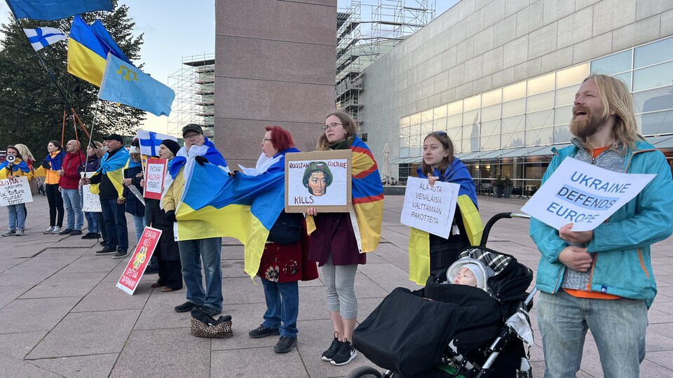 Une manifestation contre la guerre en Ukraine à Helsinki.