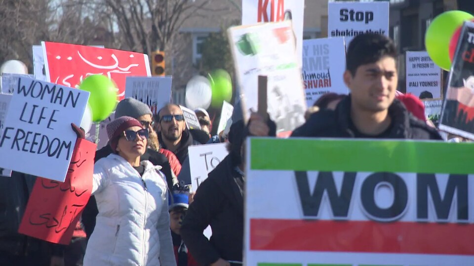 Manifestation contre le régime iranien à Saskatoon. 