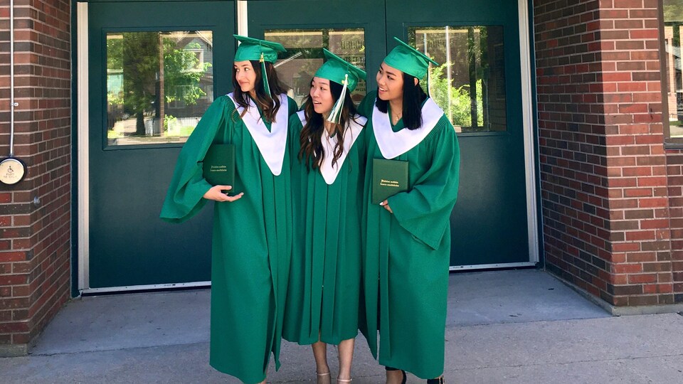 Les finissantes du Collège Louis-Riel Manon Gaillard, Jane Ocampo et Alessandra De Léon.