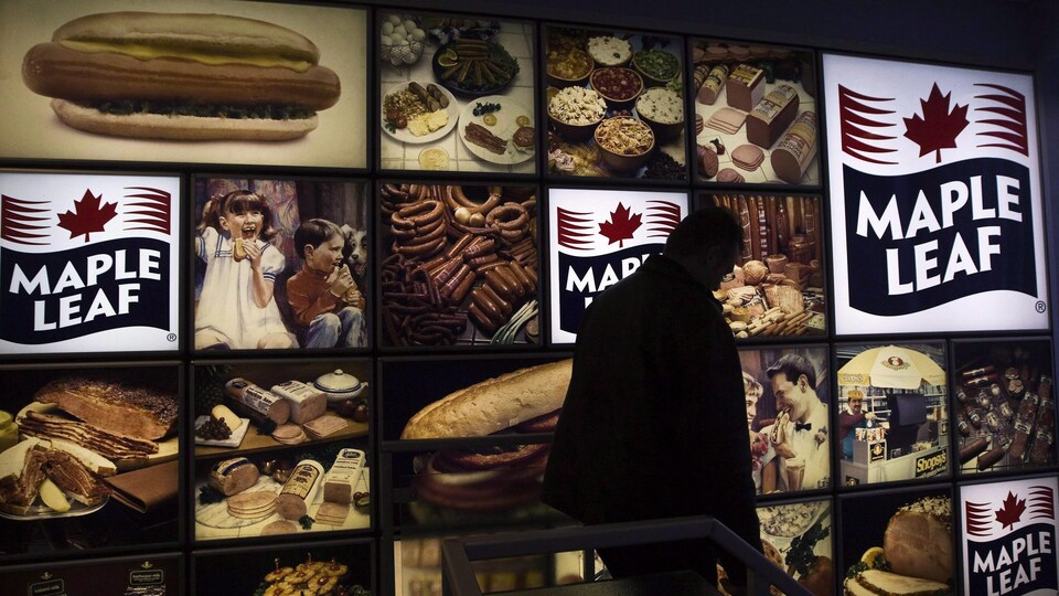 Photo d'une enseigne de la compagnie de viandes préparées Maple Leaf Foods.