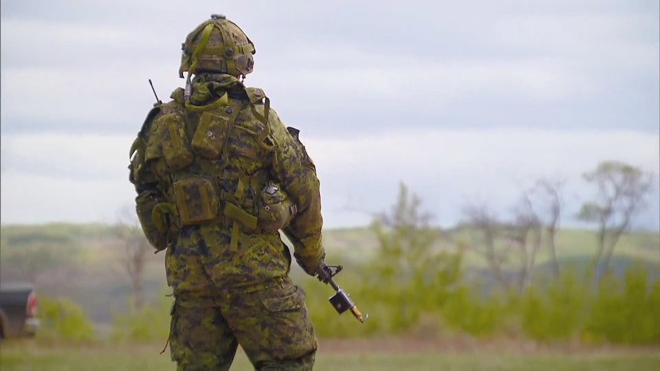 Un militaire.