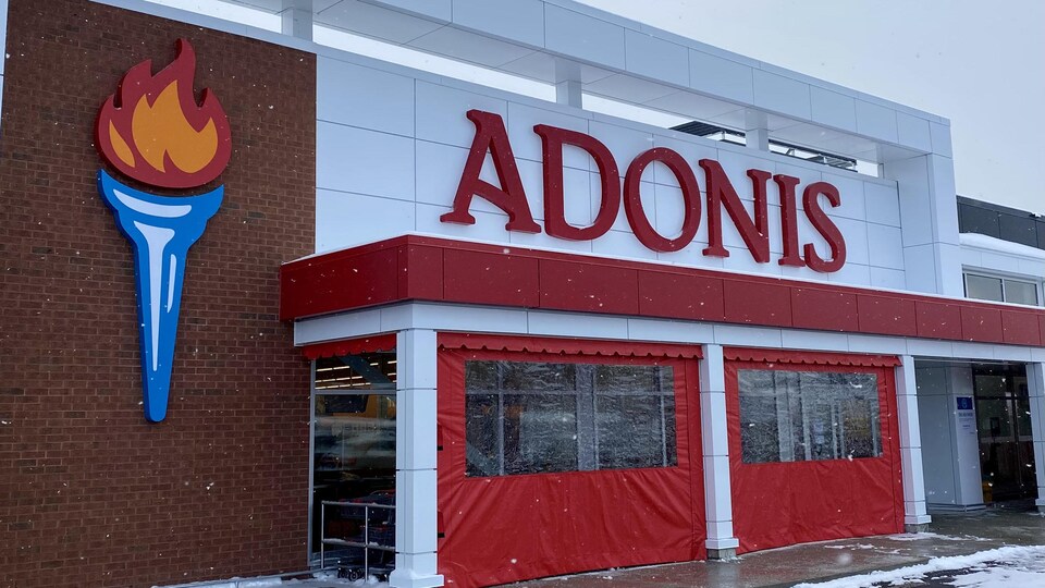 Façade du Marché Adonis de Québec.