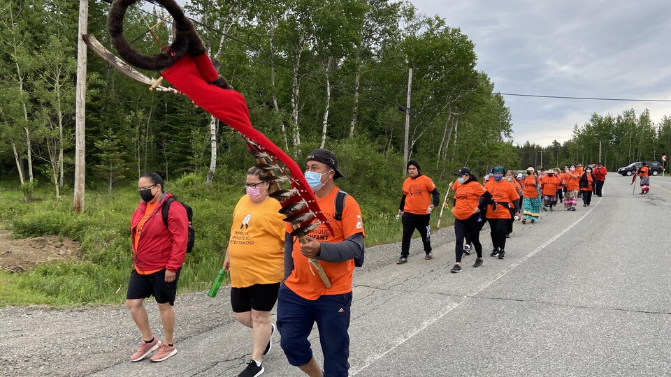La marche a réuni une trentaine de personnes de Pikogan.