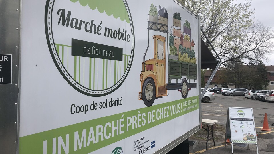 Gros plan sur le logo du Marché mobile de Gatineau.