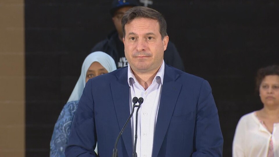 Marco Mendicino en conférence de presse.