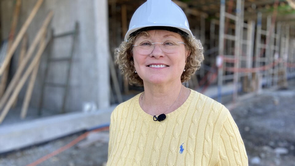 La ministre Blais sur le chantier d'une maison des aînés.