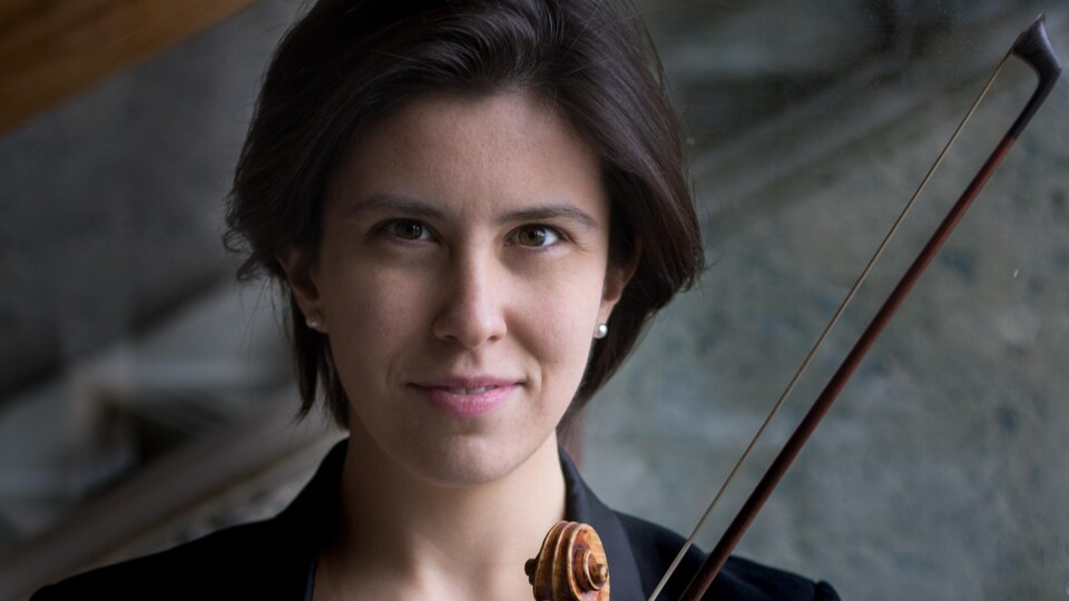 Marie Bégin avec son violon.