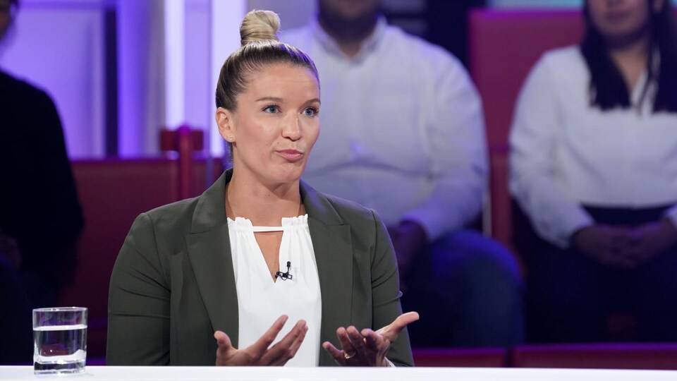 Elle donne une entrevue à Tout le monde en parle.