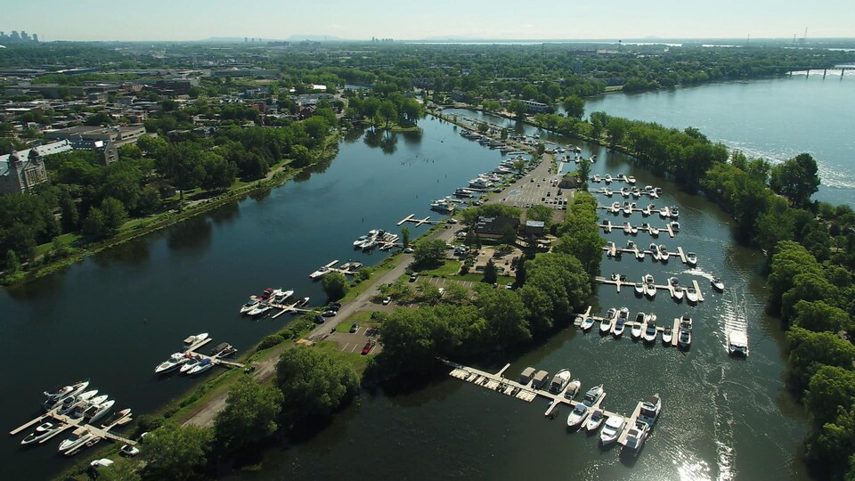 Vue aérienne de la marina de Lachine.