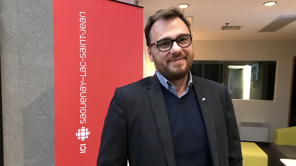 Mario Simard de passage dans les studios de Radio-Canada
