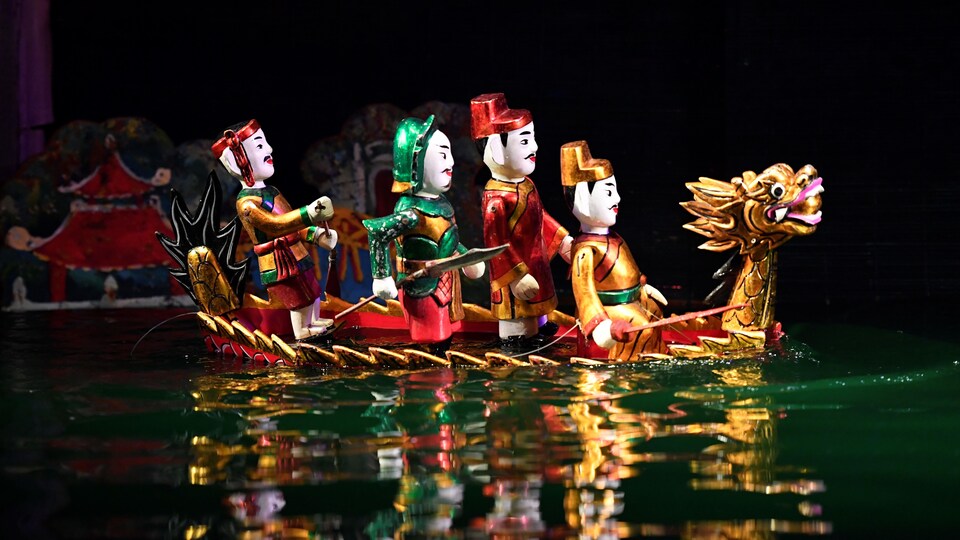 Une troupe de théâtre du Vietnam tente de raviver l'art millénaire de la marionnette d'eau.