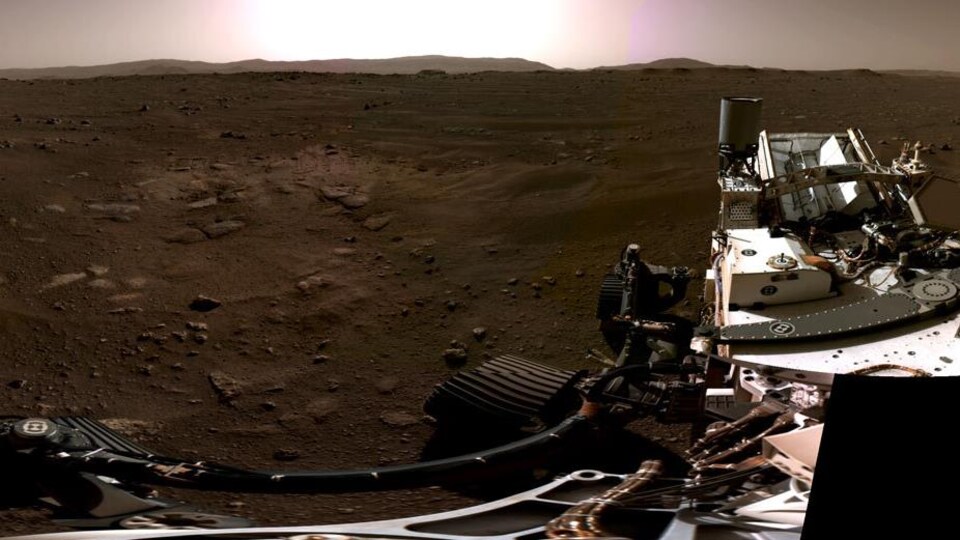 Image panoramique prise le 20 février 2021 par les caméras de navigation de l'astromobile Perseverance.
