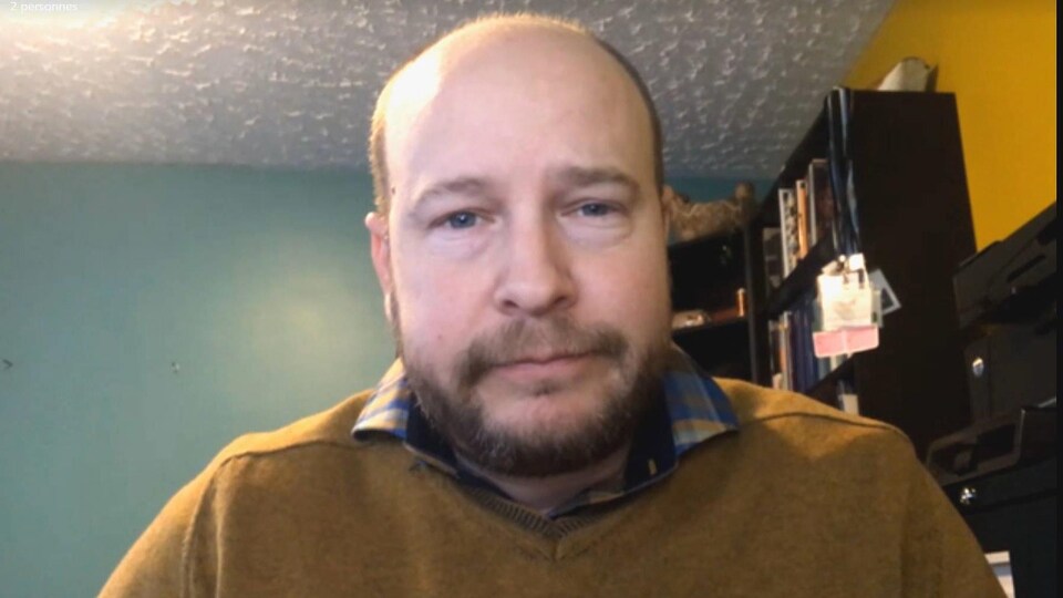 Martin Mallet devant sa webcam.