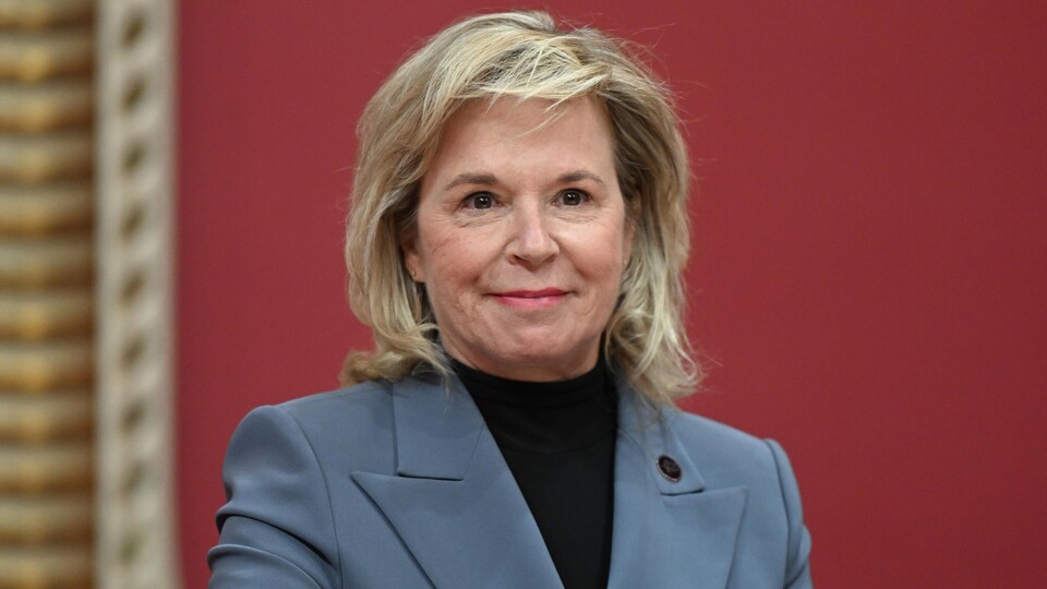 Martine Biron au Salon bleu.