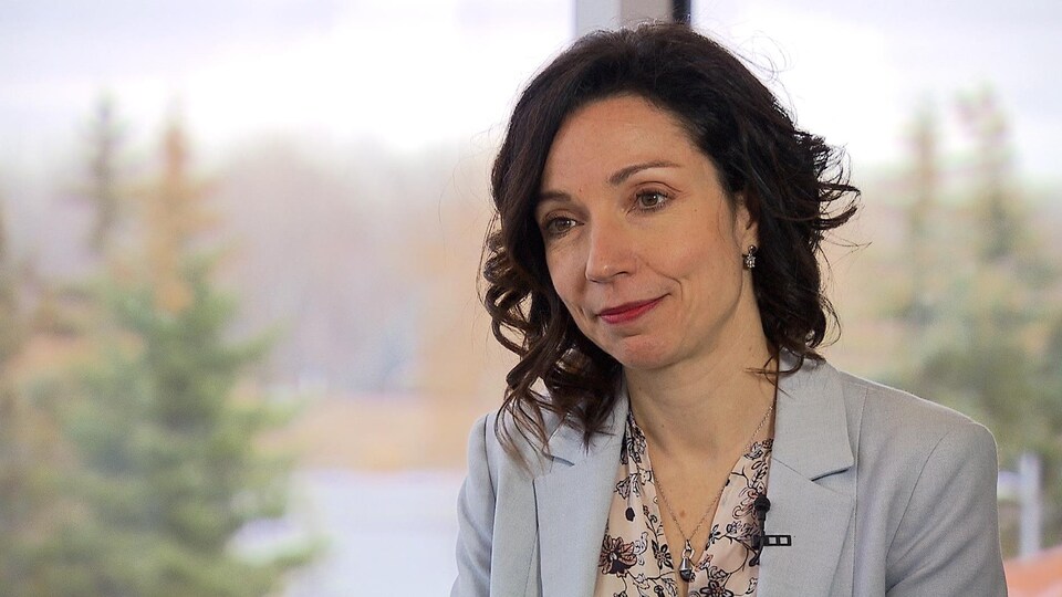 Plan rapproché de Mme Ouellet.