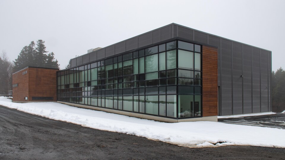 Digital Intelligence Research and Development Center im Schnee.