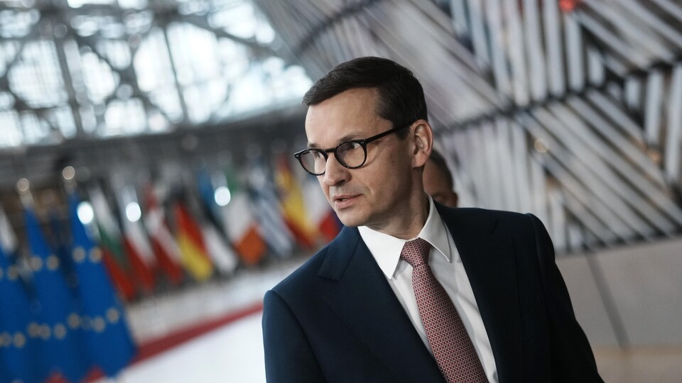 Mateusz Morawiecki, au siège de l'Union européenne.