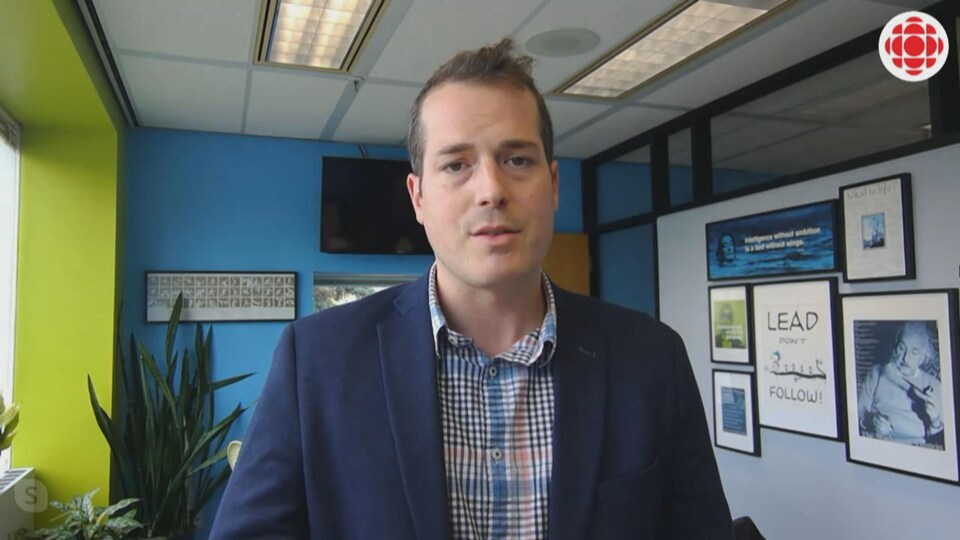Le conseiller d'Ottawa, Mathieu Fleury, accorde une entrevue via vidéoconférence.
