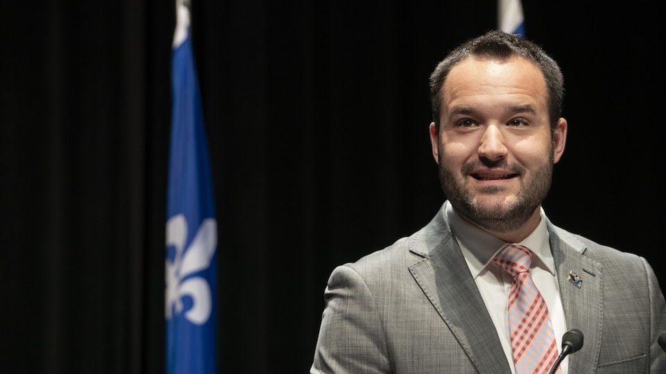Le ministre de la Famille, Mathieu Lacombe.