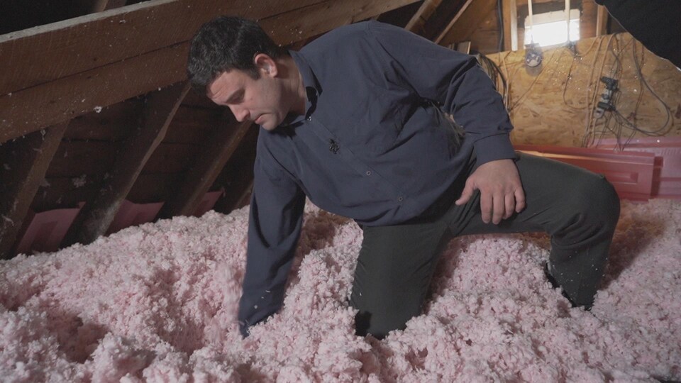 Matthieu Dugas dans son entretoit.