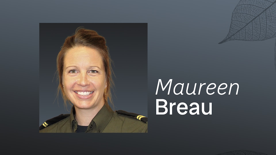Maureen Breau en uniforme.