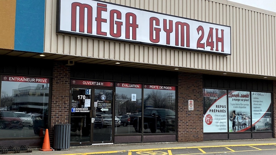 La façade du Mega Fitness Gym de Québec.