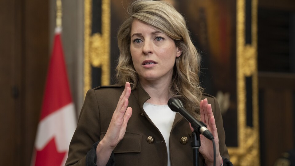 La ministre des Affaires étrangères du Canada, Mélanie Joly, en point de presse.
