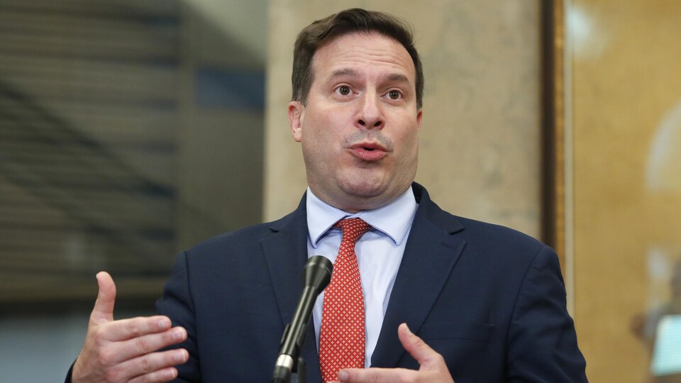 Le ministre fédéral de la Sécurité publique, Marco Mendicino, en point de presse. 