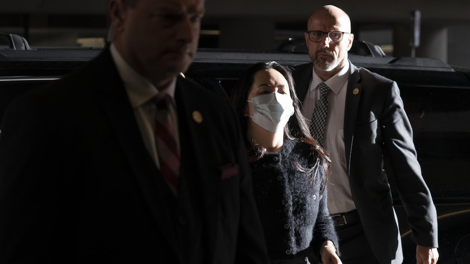 Meng Wanzhou lors de son arrivée au palais de justice du centre-ville de Vancouver vendredi.