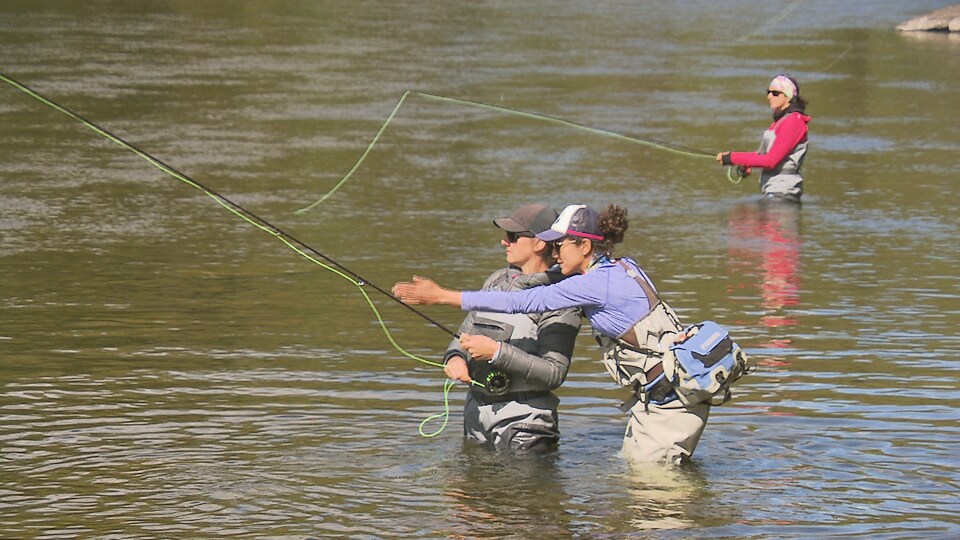 Activité de mentorat dans la rivière Matapédia