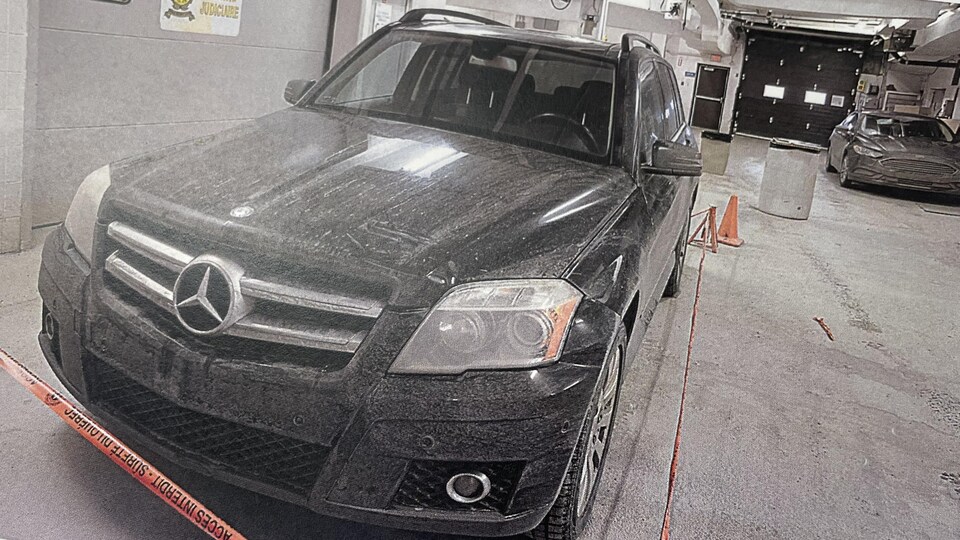 A black Mercedes sport utility vehicle at SQ headquarters in Rimouski.