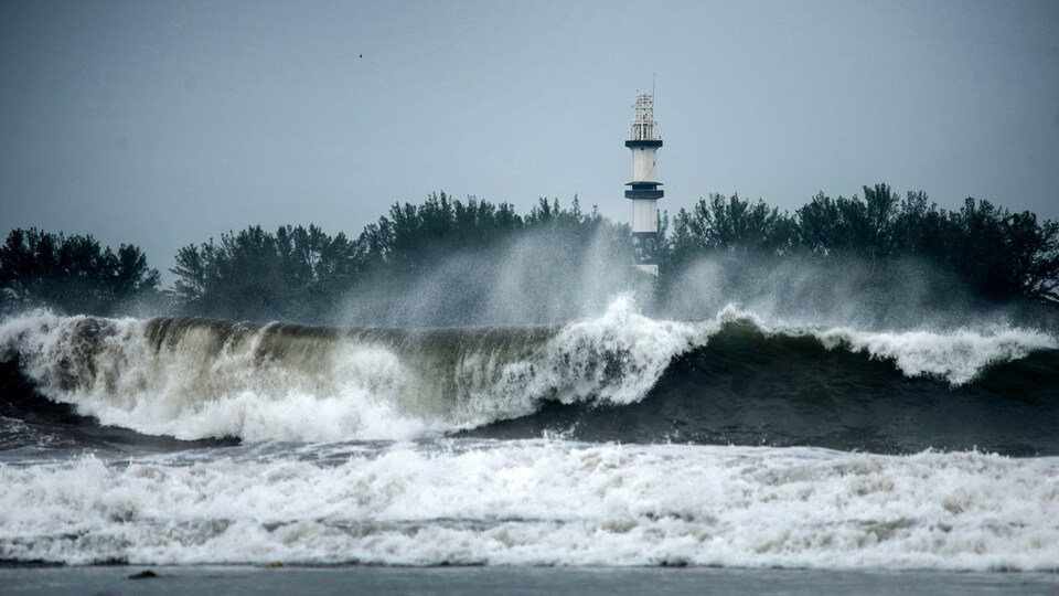 De fortes vagues proches des côtes du Mexique.
