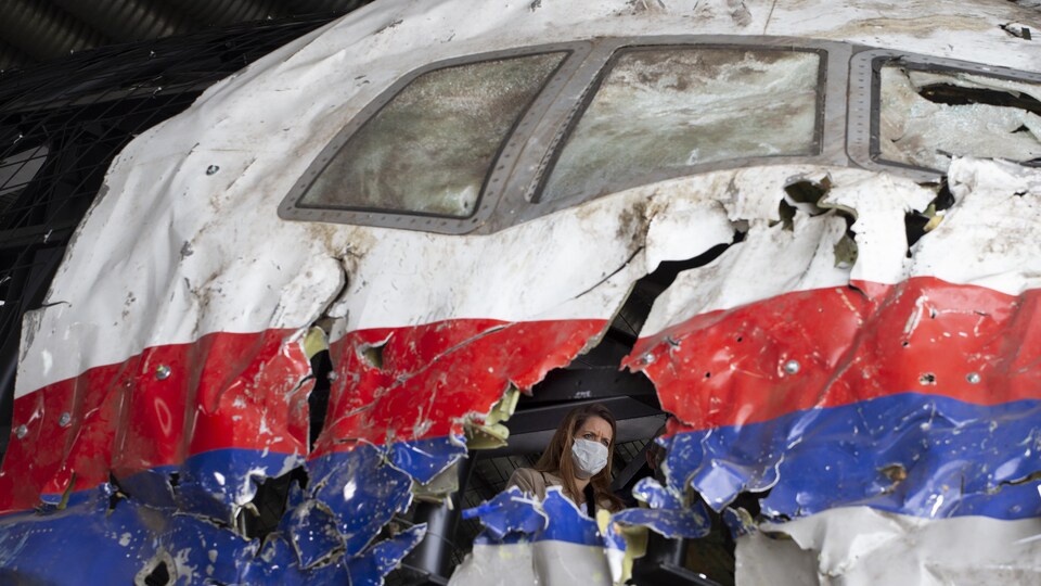 Une carcasse d'avion reconstruite pour les besoins de l'enquête.