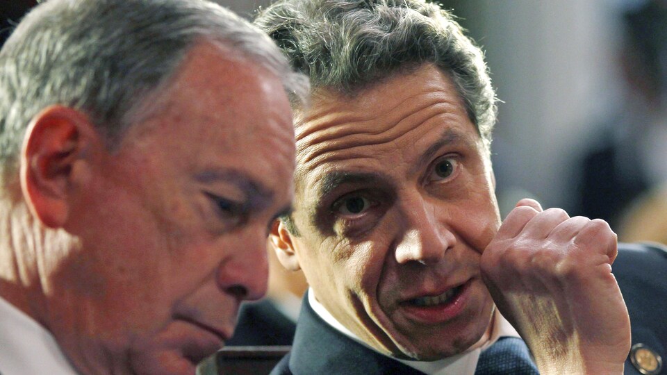 Andrew Cuomo parle à Michael Bloomberg.