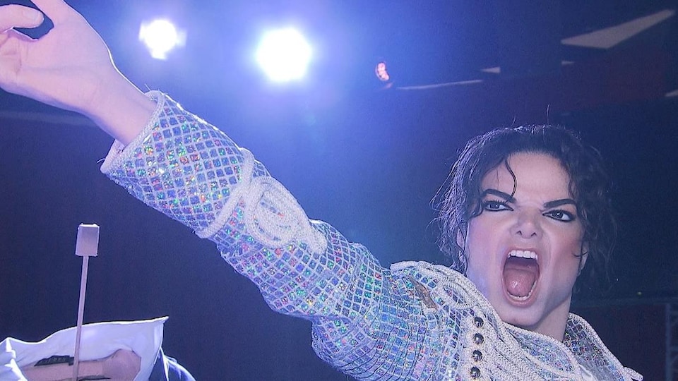 Michael Jackson sort du musée Grévin de Montréal Michael-jackson-grevin-musee-montreal