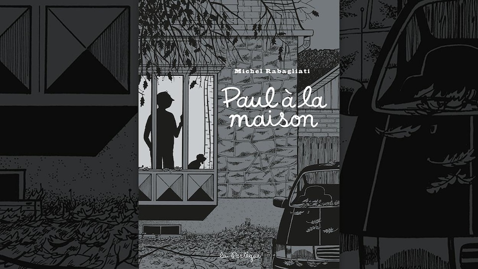 Illustration en noir et blanc représentant les silhouettes d'un personnage et d'un chien, vues à travers la fenêtre d'une maison.